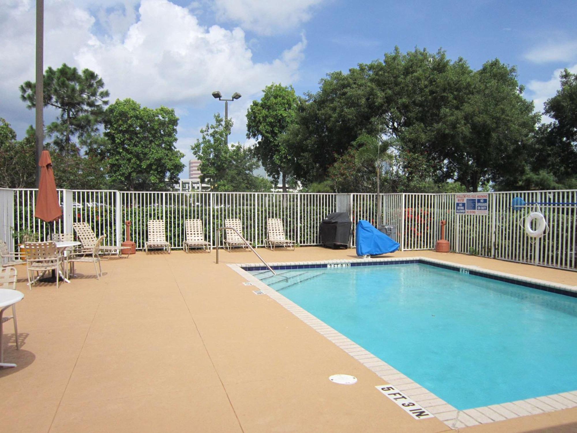 Extended Stay America Suites - Fort Lauderdale - Cypress Creek - Nw 6Th Way Exterior photo